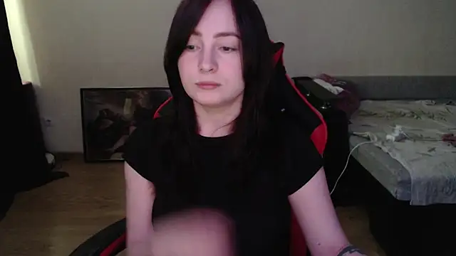 Snapshot of Laralianna chatting on 23, 4, 2026 Laralianna online show from 23, 4, 2026