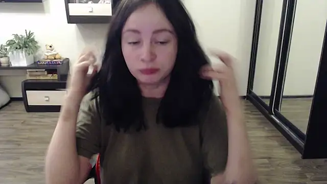 Laralianna online show from 9, 10, 2025