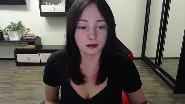 Laralianna online show from 3, 10, 2025