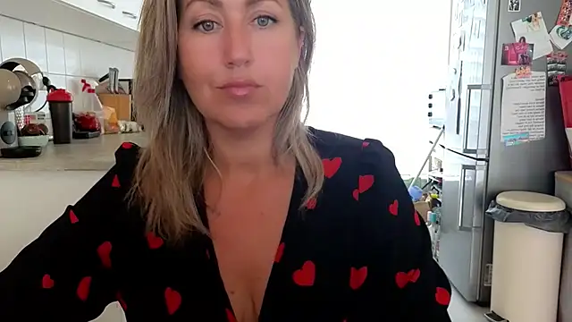 Snapshot of TessToy chatting on 2, 6, 2026 TessToy online show from 2, 6, 2026