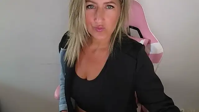 Snapshot of TessToy chatting on 13, 5, 2026 TessToy online show from 13, 5, 2026