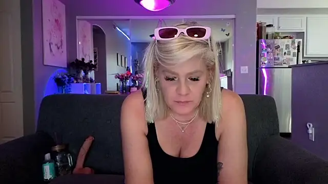Snapshot of Lexi_Shocker chatting on 19, 5, 2026 Lexi Shocker online show from 19, 5, 2026