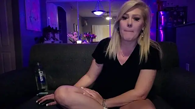 Lexi Shocker online show from 6, 11, 2025