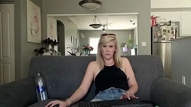 Lexi Shocker online show from 6, 11, 2025