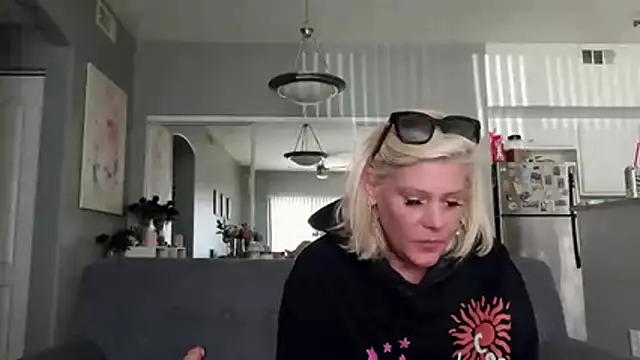 Lexi Shocker online show from 4, 3, 2026