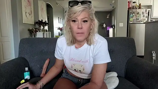 Snapshot of Lexi_Shocker chatting on 10, 5, 2026 Lexi Shocker online show from 10, 5, 2026