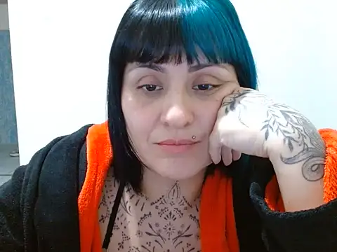 Snapshot of vaholiver chatting on 14, 7, 2026 vaholiver online show from 14, 7, 2026