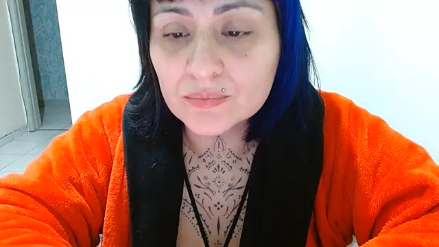 Snapshot of vaholiver chatting on 12, 6, 2026 vaholiver online show from 12, 6, 2026