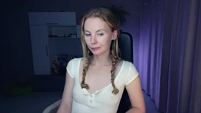 Cuddle Cat online show from 27, 10, 2025