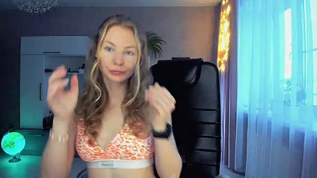 Cuddle Cat online show from 22, 11, 2025