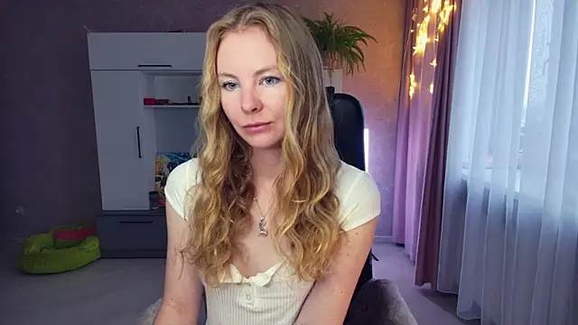 Cuddle Cat online show from 12, 11, 2025