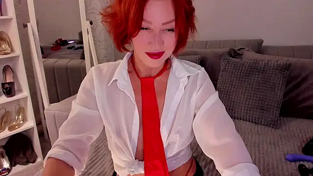 Jullia Moor online show from 27, 10, 2025