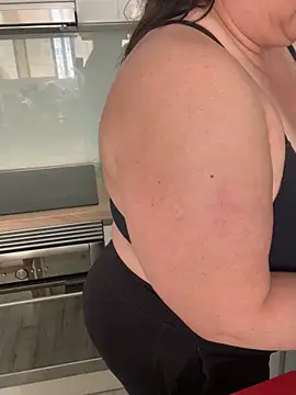 sweeti Em online show from 12, 4, 2026