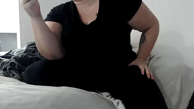 sweeti Em online show from 17, 11, 2025