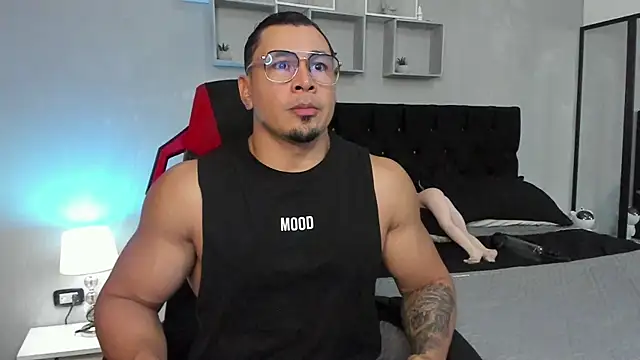 Snapshot of tyler_hank01 chatting on 1, 11, 2025 tyler hank01 online show from 1, 11, 2025