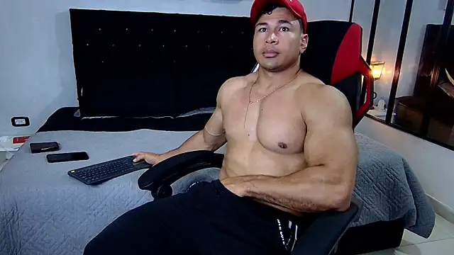 Snapshot of tyler_hank01 chatting on 13, 3, 2025 tyler hank01 online show from 13, 3, 2025
