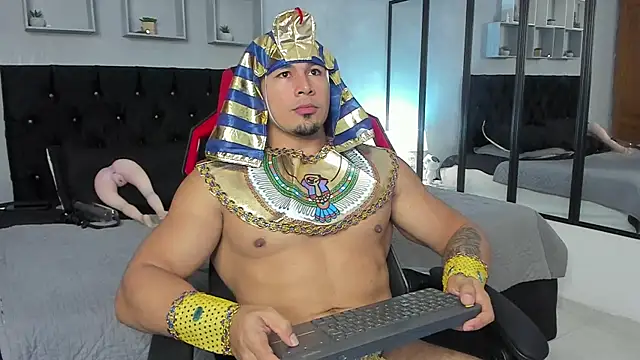 Snapshot of tyler_hank01 chatting on 31, 10, 2025 tyler hank01 online show from 31, 10, 2025