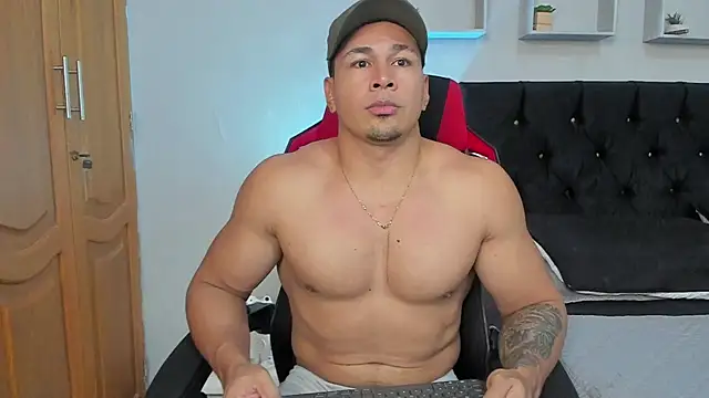 Snapshot of tyler_hank01 chatting on 27, 11, 2025 tyler hank01 online show from 27, 11, 2025