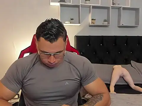 tyler hank01 online show from 15, 4, 2026