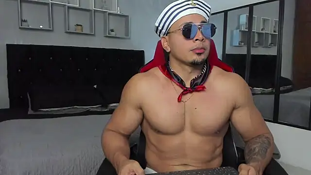 Snapshot of tyler_hank01 chatting on 29, 10, 2025 tyler hank01 online show from 29, 10, 2025