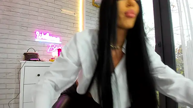 Snapshot of Britney_Charm_ chatting on 7, 11, 2025 Britney Charm online show from 7, 11, 2025