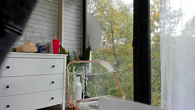 Snapshot of Britney_Charm_ chatting on 15, 10, 2025 Britney Charm online show from 15, 10, 2025