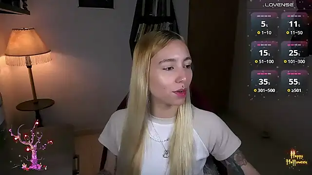 Saucy Jenn online show from 26, 10, 2025