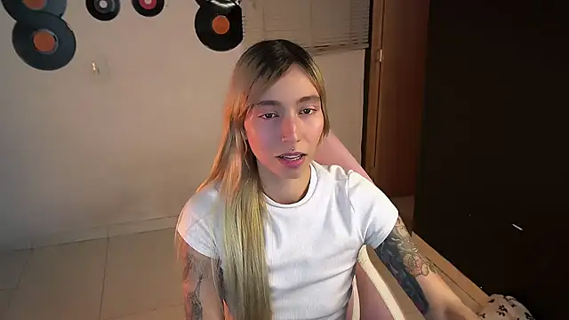 Snapshot of Saucy_Jenn chatting on 24, 5, 2026 Saucy Jenn online show from 24, 5, 2026
