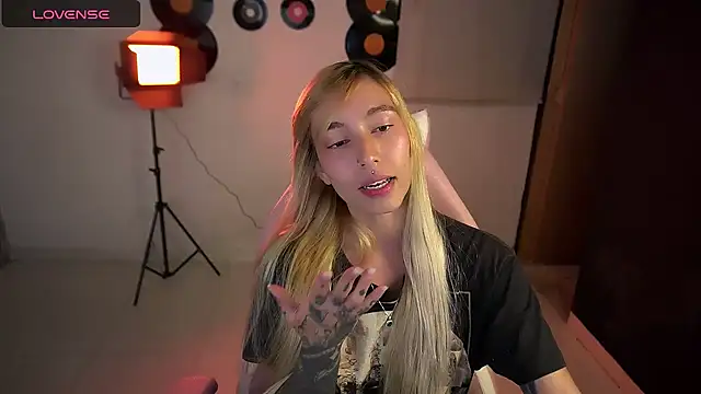 Saucy Jenn online show from 29, 3, 2026