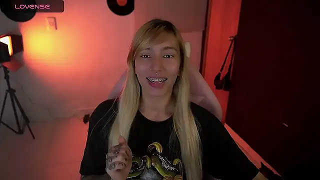 Saucy Jenn online show from 17, 4, 2026