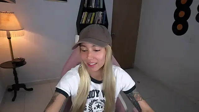 Saucy Jenn online show from 14, 11, 2025