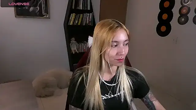 Saucy Jenn online show from 4, 10, 2025
