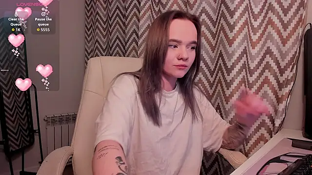 Snapshot of SarahRomantic chatting on 8, 4, 2026 SarahRomantic online show from 8, 4, 2026