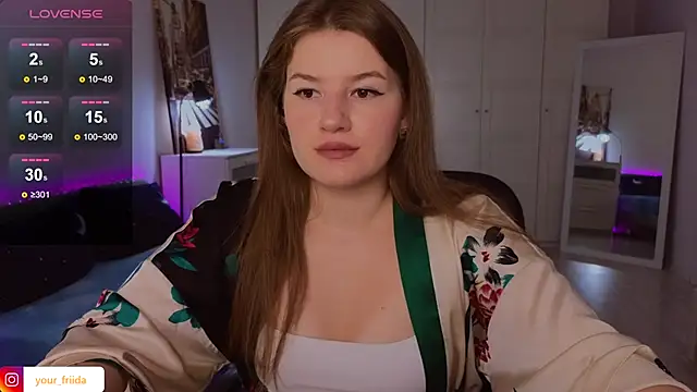 Snapshot of alwaysfrida chatting on 6, 11, 2025 alwaysfrida online show from 6, 11, 2025