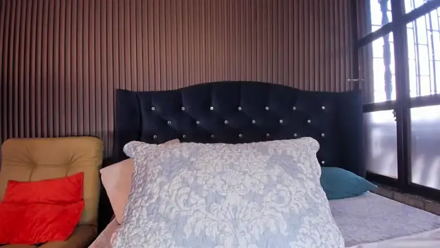 JuliaDawson  online show from 11, 2, 2026