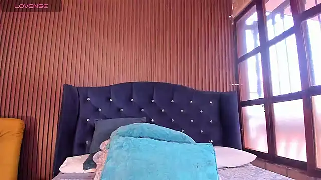 JuliaDawson  online show from 14, 2, 2025