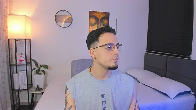 Snapshot of alejandro_calderon1 chatting on 18, 6, 2026 alejandro calderon1 online show from 18, 6, 2026