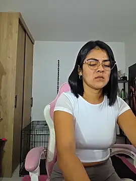 Snapshot of Hannah-grace chatting on 5, 6, 2026 Hannah-grace online show from 5, 6, 2026
