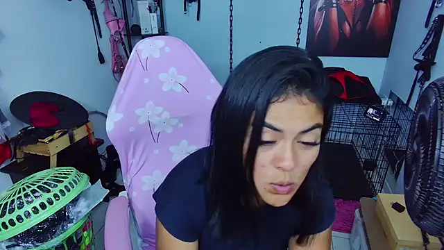 Snapshot of Hannah-grace chatting on 14, 9, 2025 Hannah-grace online show from 14, 9, 2025