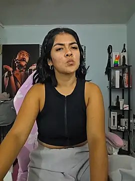 Snapshot of Hannah-grace chatting on 10, 11, 2025 Hannah-grace online show from 10, 11, 2025