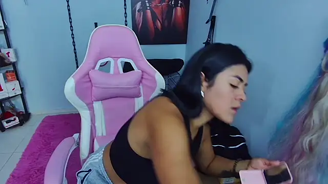 Snapshot of Hannah-grace chatting on 6, 10, 2025 Hannah-grace online show from 6, 10, 2025