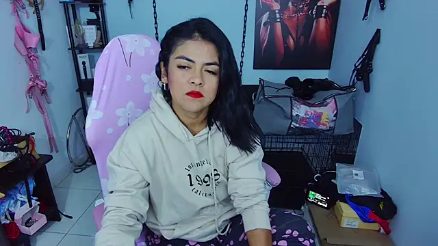 Snapshot of Hannah-grace chatting on 12, 10, 2025 Hannah-grace online show from 12, 10, 2025