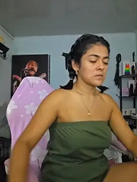 Snapshot of Hannah-grace chatting on 5, 11, 2025 Hannah-grace online show from 5, 11, 2025