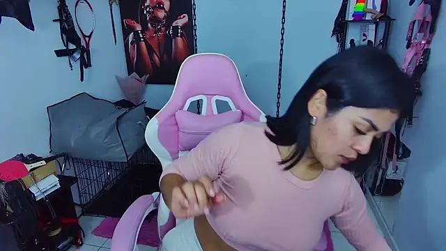 Snapshot of Hannah-grace chatting on 21, 11, 2025 Hannah-grace online show from 21, 11, 2025