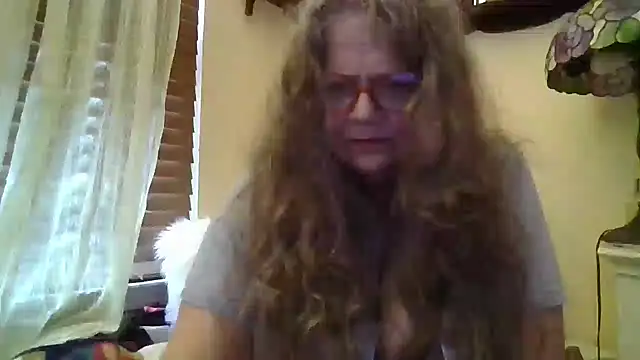 Snapshot of DestineeLoverGirl chatting on 27, 3, 2026 DestineeLoverGirl online show from 27, 3, 2026