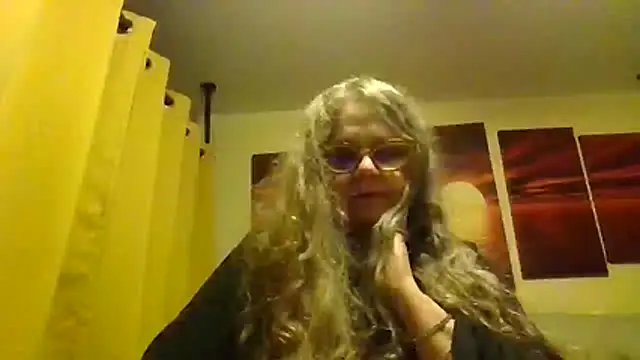 Snapshot of DestineeLoverGirl chatting on 19, 6, 2026 DestineeLoverGirl online show from 19, 6, 2026