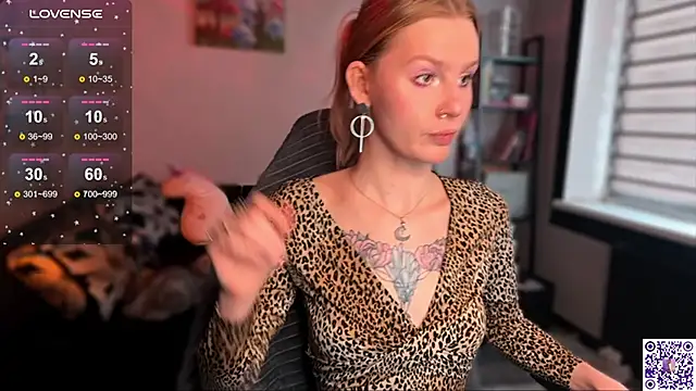 Chanel Gill online show from 5, 11, 2025