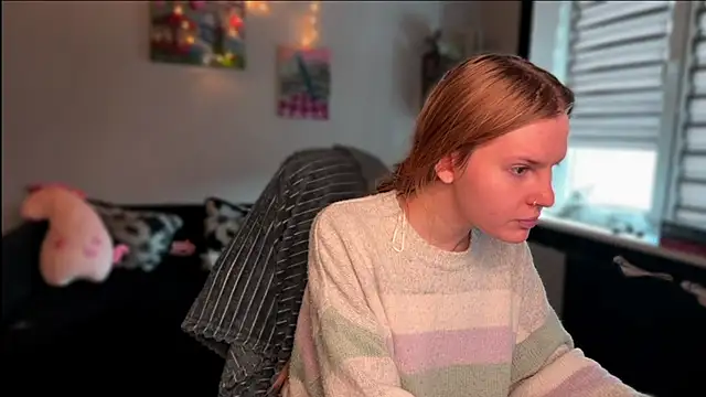 Chanel Gill online show from 21, 12, 2025