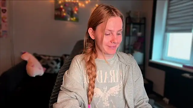 Chanel Gill online show from 16, 12, 2025