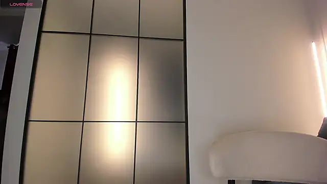 Lunaonekiss online show from 19, 11, 2025